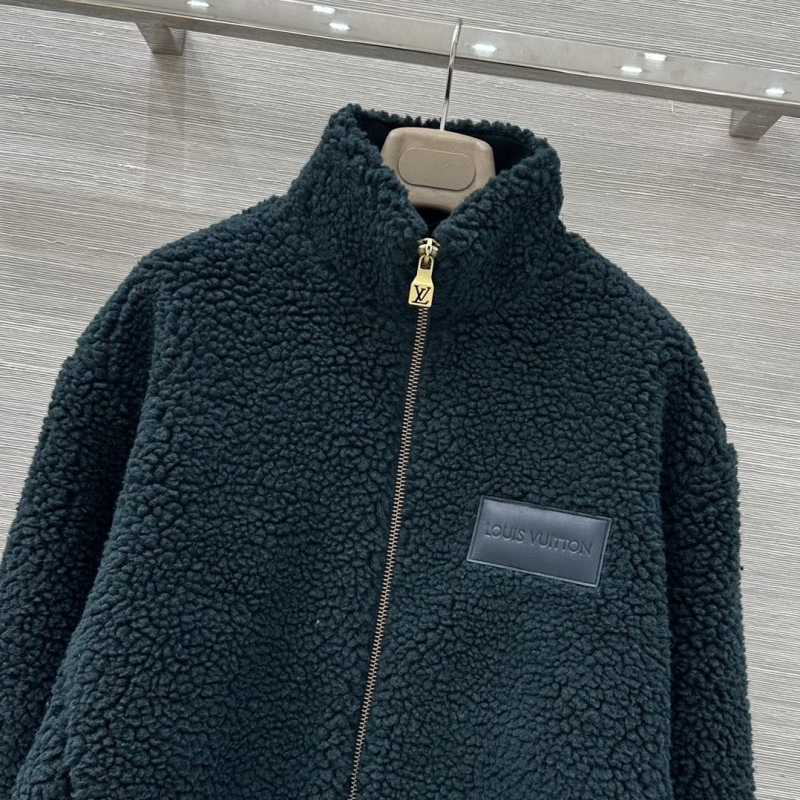 l0vis Vvtt0n outwear